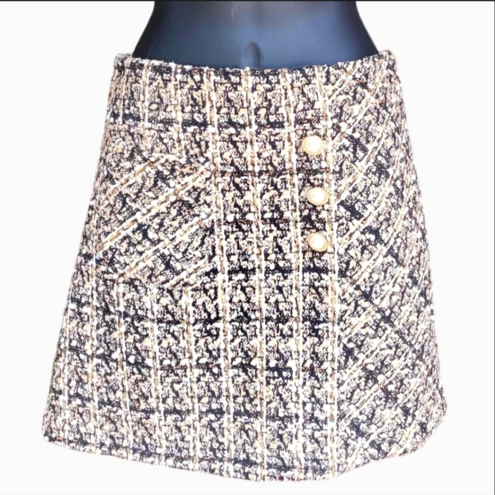 Chic Tweed Skirt with Gold Accents